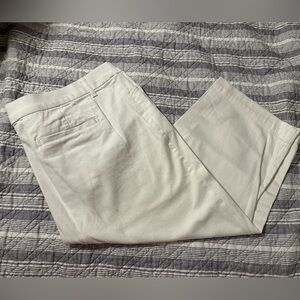 Women’s crop/capri pants- white